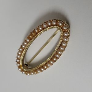 Very old Vintage tiny pearl oval brooch